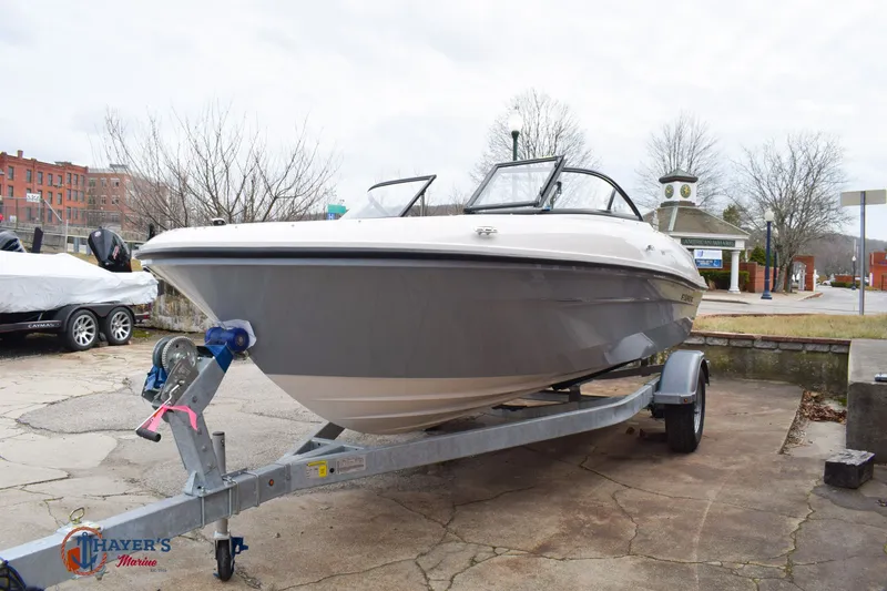 Slide: The Image of Bayliner VR40B 2026 - 28