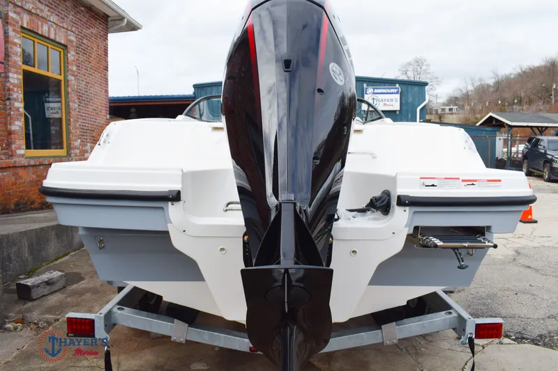 Slide: The Image of Bayliner VR40B 2026 - 6