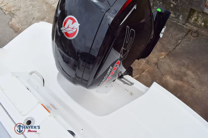 Slide: The Image of Bayliner VR40B 2026 - 7