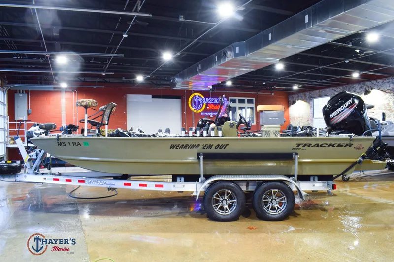 The Image of Tracker 2072 2018 - 0