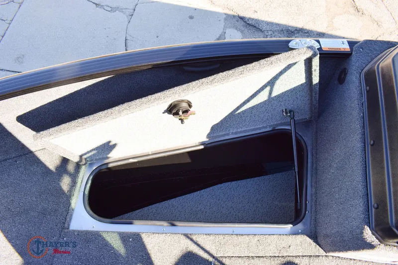 Slide: The Image of Lund 1675 Adventure Sport 2026 - 19