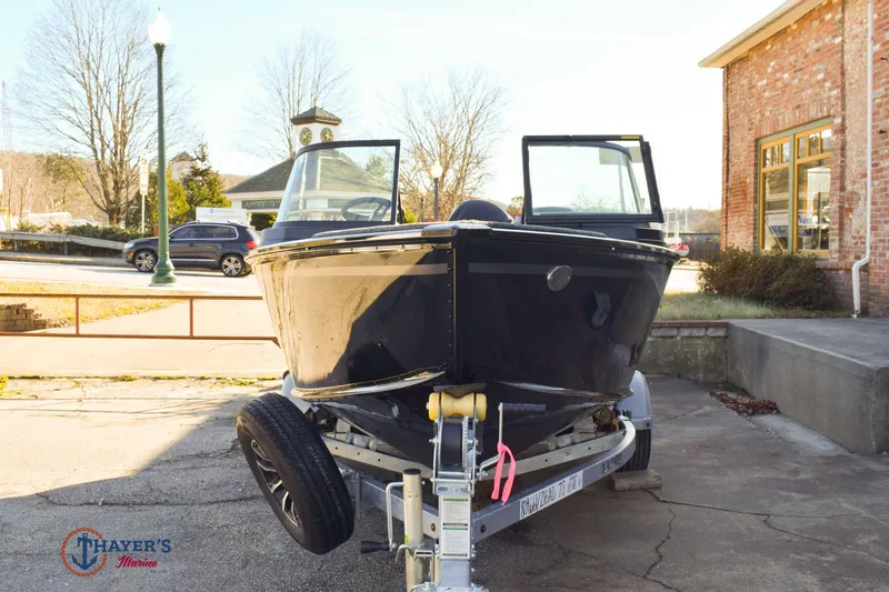 Slide: The Image of Lund 1675 Adventure Sport 2026 - 28