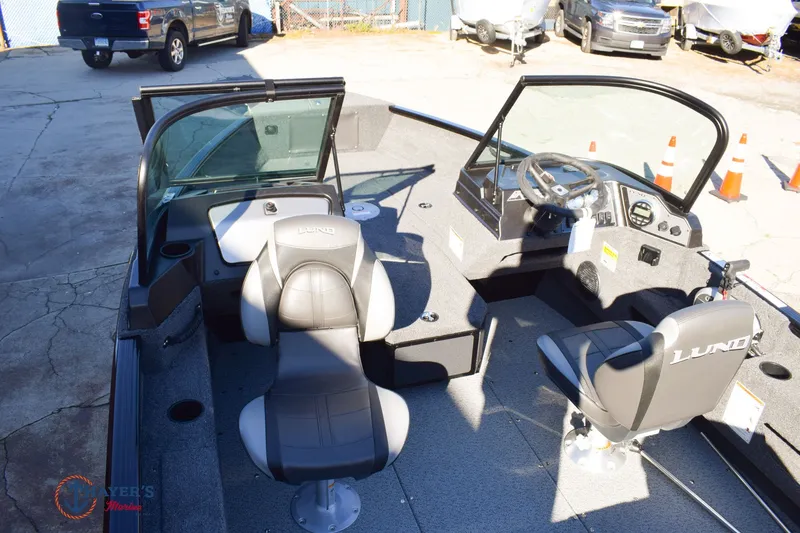 Slide: The Image of Lund 1675 Adventure Sport 2026 - 9