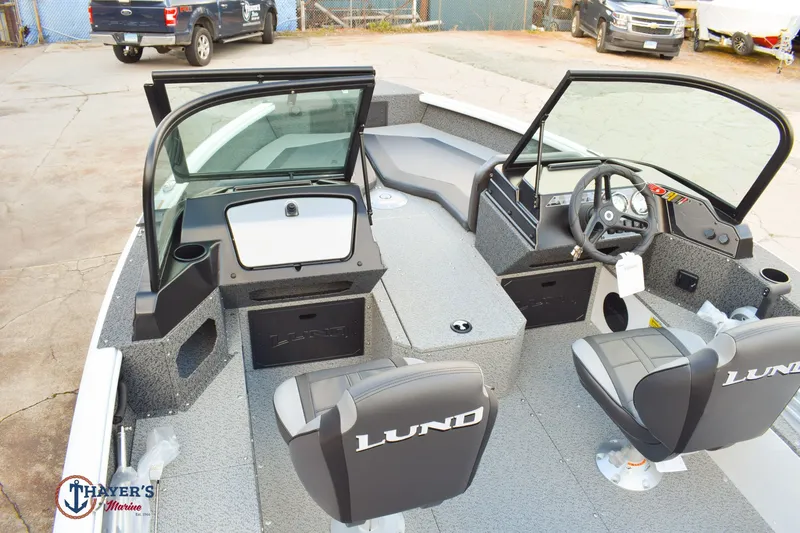 Slide: The Image of Lund 1700 Explorer Sport 2026 - 11