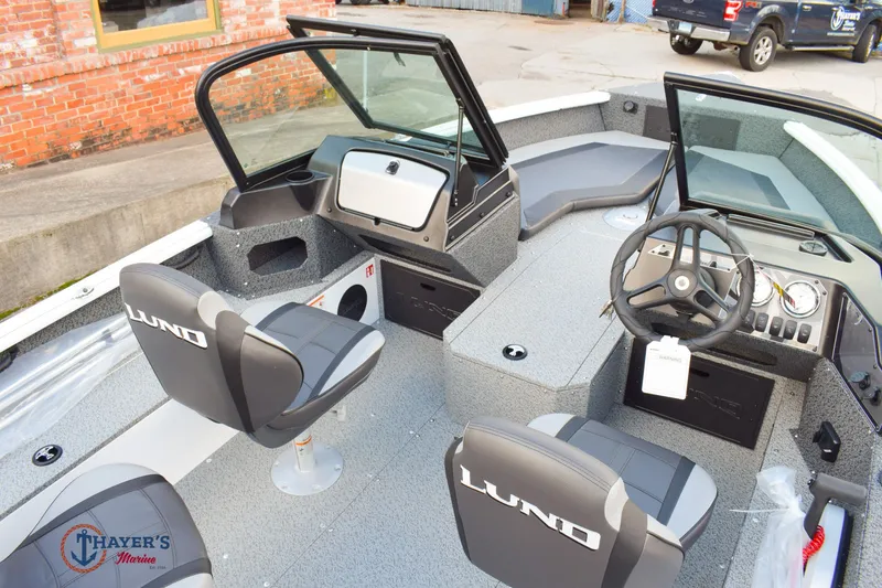 Slide: The Image of Lund 1700 Explorer Sport 2026 - 12