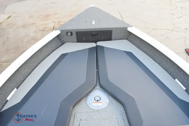 Slide: The Image of Lund 1700 Explorer Sport 2026 - 14