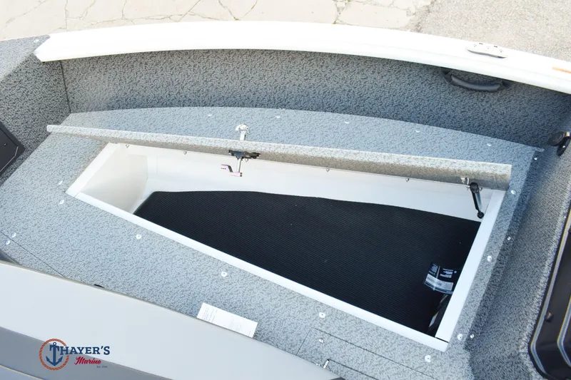 Slide: The Image of Lund 1700 Explorer Sport 2026 - 18