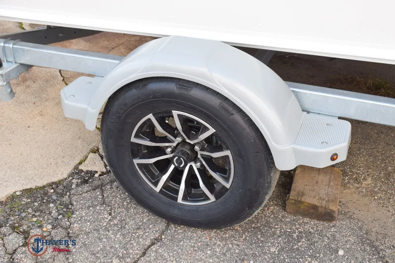 Slide: The Image of Lund 1700 Explorer Sport 2026 - 5