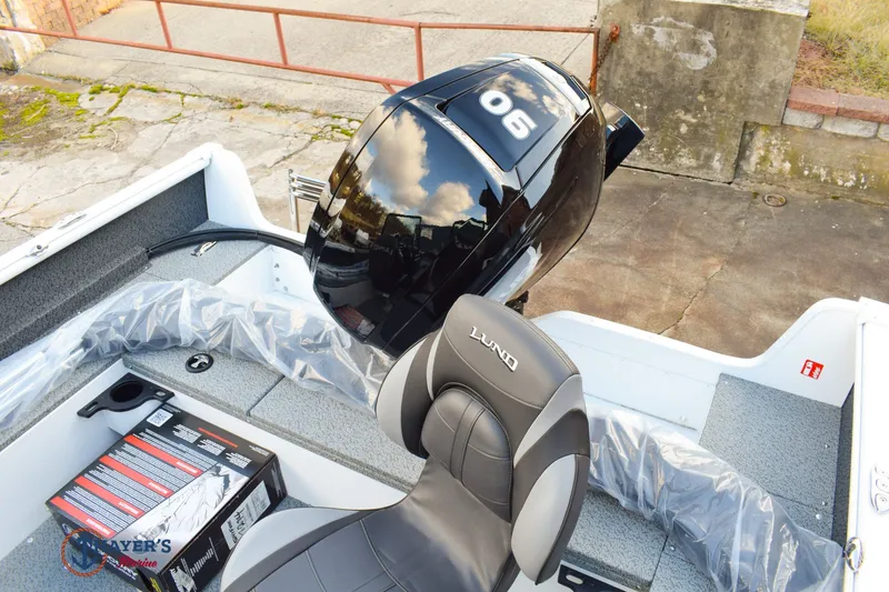 Slide: The Image of Lund 1700 Explorer Sport 2026 - 9