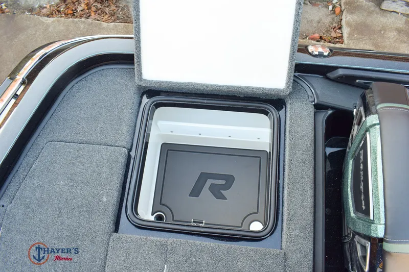 Slide: The Image of Ranger Z 521R C 2026 - 32