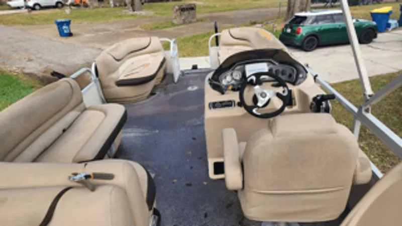 Slide: The Image of Sun Tracker Party Barge 2016 - 4