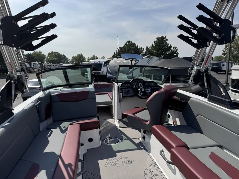 Slide: The Image of MasterCraft NXT24 2023 - 8