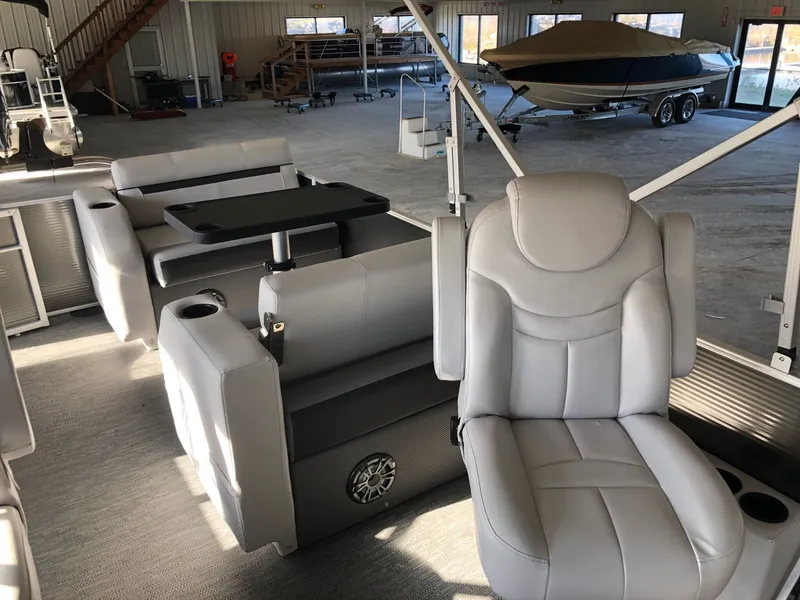 Slide: The Image of Godfrey SWEETWATER 2386 DT 2022 - 12