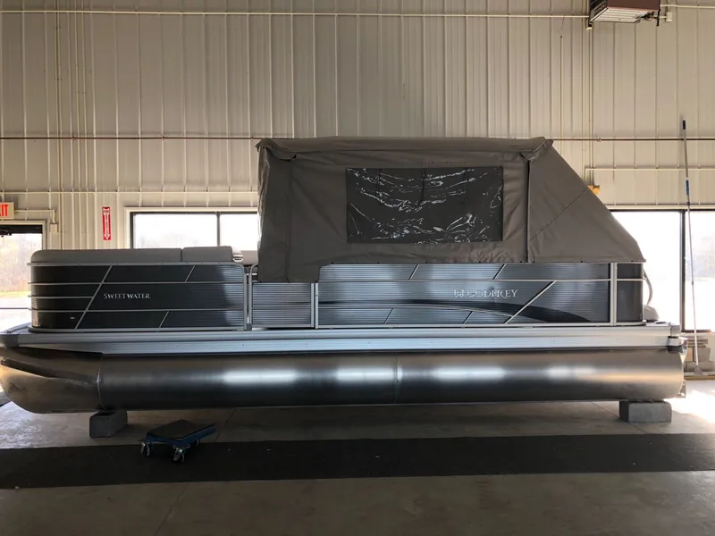 Slide: The Image of Godfrey SWEETWATER 2386 DT 2022 - 13