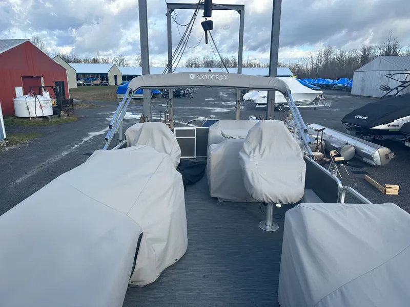 Slide: The Image of Godfrey SWEETWATER 2386 DT 2022 - 5