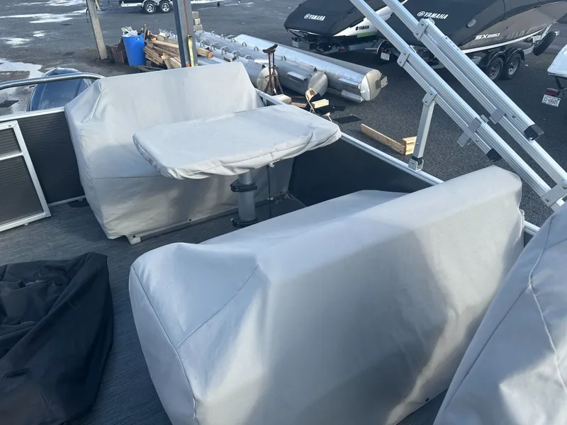 Slide: The Image of Godfrey SWEETWATER 2386 DT 2022 - 6