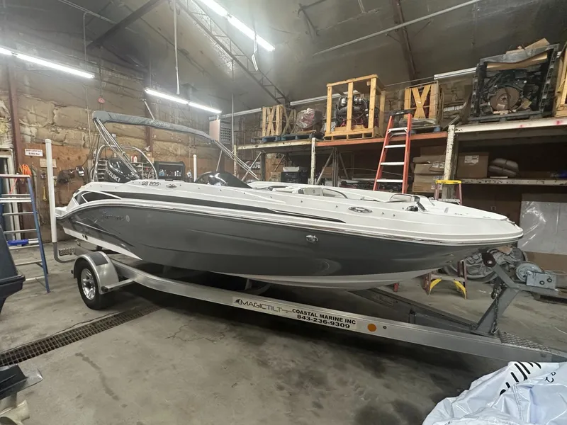 The Image of Hurricane SunDeck Sport 205 OB 2022 - 1