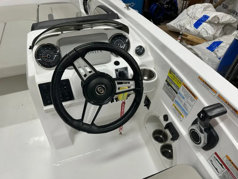 Slide: The Image of Hurricane SunDeck Sport 205 OB 2022 - 14