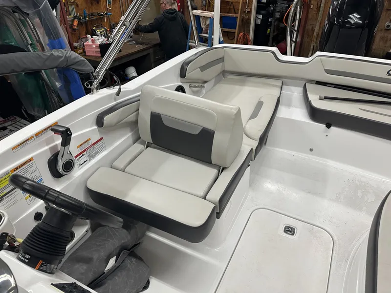 Slide: The Image of Hurricane SunDeck Sport 205 OB 2022 - 17