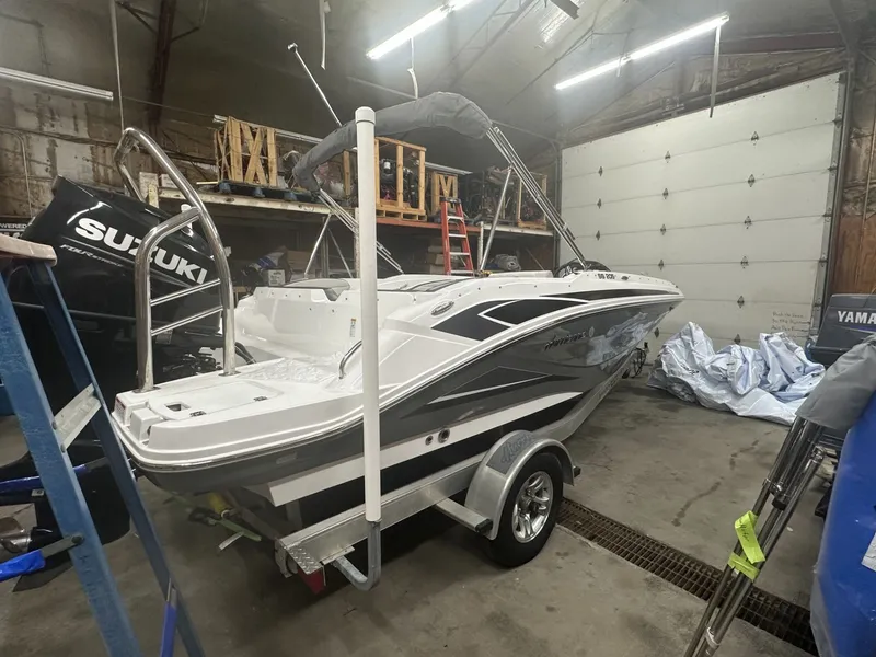 Slide: The Image of Hurricane SunDeck Sport 205 OB 2022 - 4