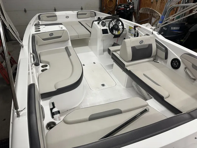 Slide: The Image of Hurricane SunDeck Sport 205 OB 2022 - 5