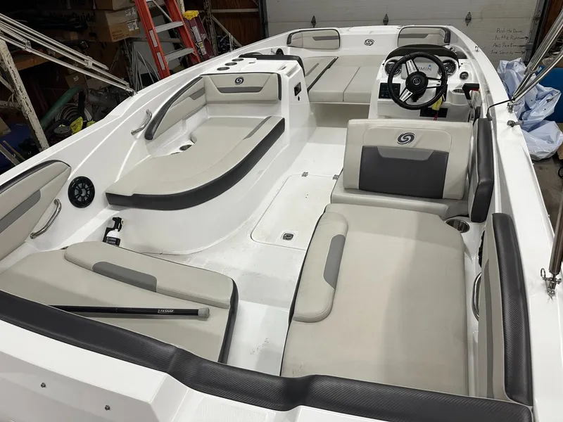 Slide: The Image of Hurricane SunDeck Sport 205 OB 2022 - 6