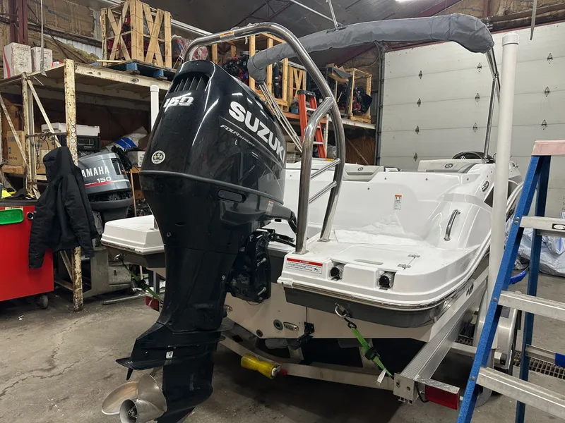 Slide: The Image of Hurricane SunDeck Sport 205 OB 2022 - 9