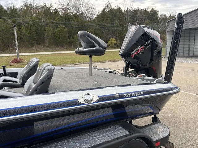 Slide: The Image of Phoenix Bass Boat 721 ProXP 2020 - 17