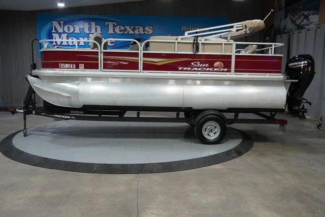 The Image of Sun Tracker Bass Buggy 18 DLX 2024 - 1