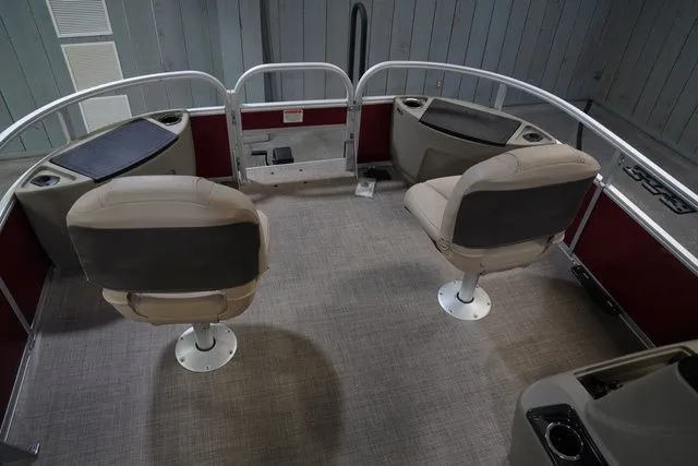 Slide: The Image of Sun Tracker Bass Buggy 18 DLX 2024 - 10