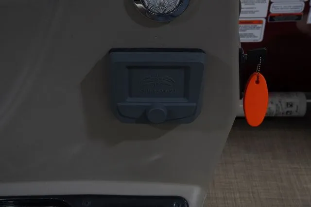 Slide: The Image of Sun Tracker Bass Buggy 18 DLX 2024 - 12