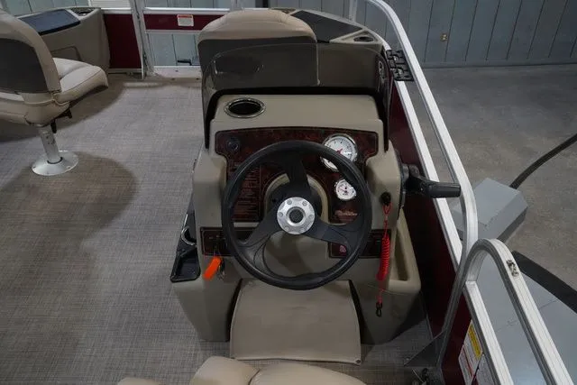 Slide: The Image of Sun Tracker Bass Buggy 18 DLX 2024 - 14