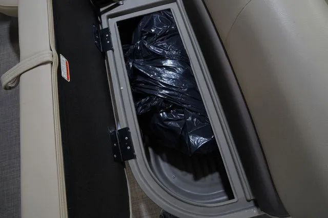 Slide: The Image of Sun Tracker Bass Buggy 18 DLX 2024 - 15