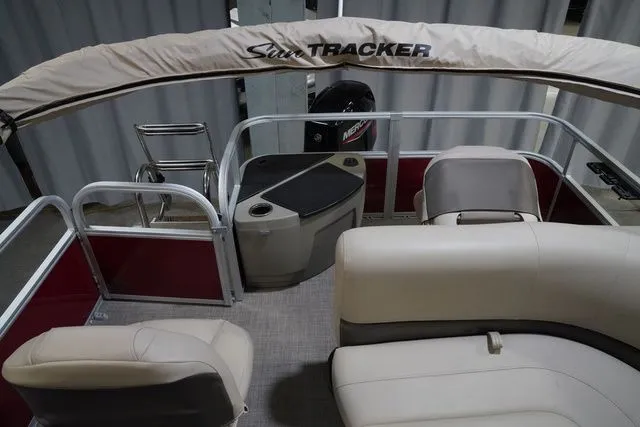 Slide: The Image of Sun Tracker Bass Buggy 18 DLX 2024 - 17