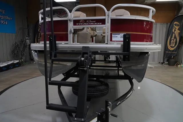 Slide: The Image of Sun Tracker Bass Buggy 18 DLX 2024 - 3