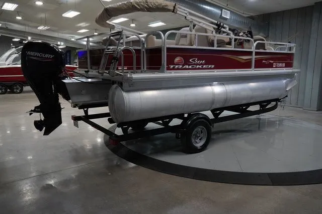 Slide: The Image of Sun Tracker Bass Buggy 18 DLX 2024 - 6