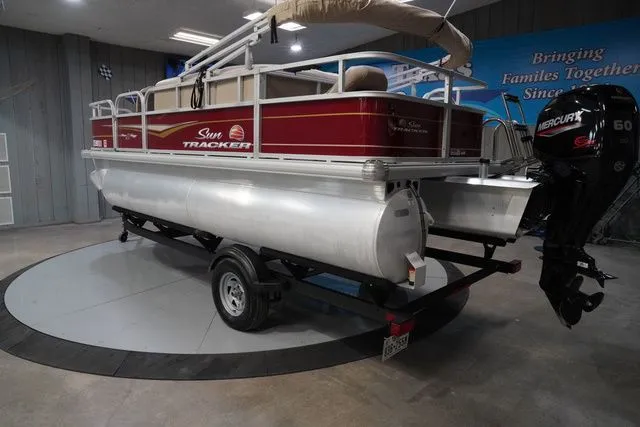 Slide: The Image of Sun Tracker Bass Buggy 18 DLX 2024 - 8