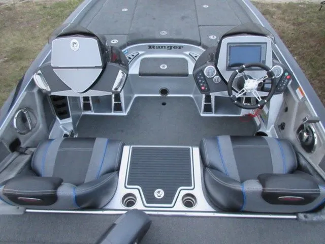 Slide: The Image of Ranger Z521C DUAL CONSOLE / 351 Hours / EVINRUDE 250 / PO 2015 - 16