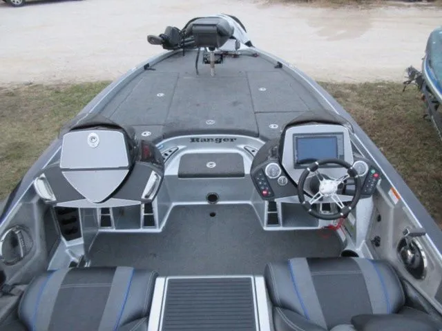 Slide: The Image of Ranger Z521C DUAL CONSOLE / 351 Hours / EVINRUDE 250 / PO 2015 - 17