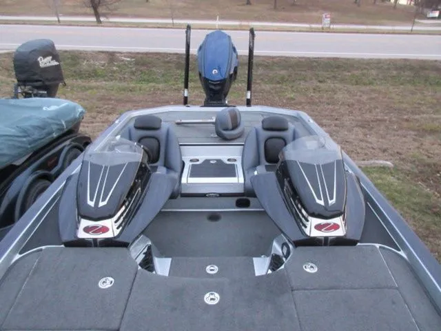 Slide: The Image of Ranger Z521C DUAL CONSOLE / 351 Hours / EVINRUDE 250 / PO 2015 - 19