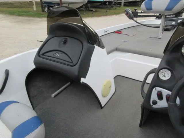 Slide: The Image of Tracker NX750 / 2016 EVINRUDE 115 HP OUTBOARD AND TRAILER 2005 - 21