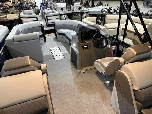 Slide: The Image of Veranda 22RC Vista View W/Yamaha 150 No Trailer 2026 - 11