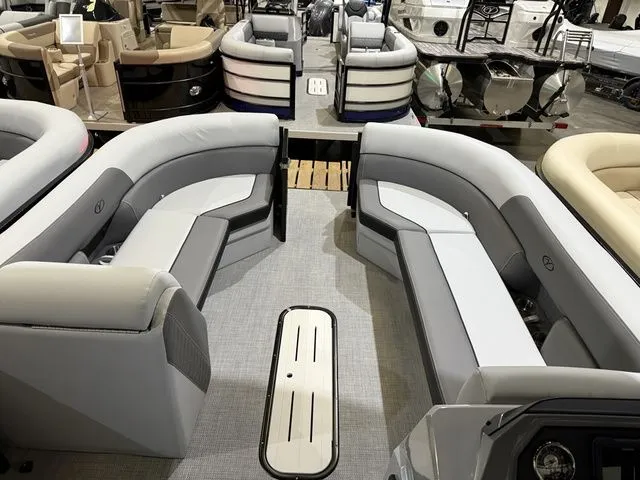 Slide: The Image of Veranda 22RC Vista View W/Yamaha 150 No Trailer 2026 - 14