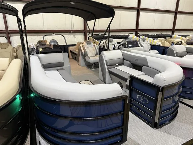 Slide: The Image of Veranda 22RC Vista View W/Yamaha 150 No Trailer 2026 - 3