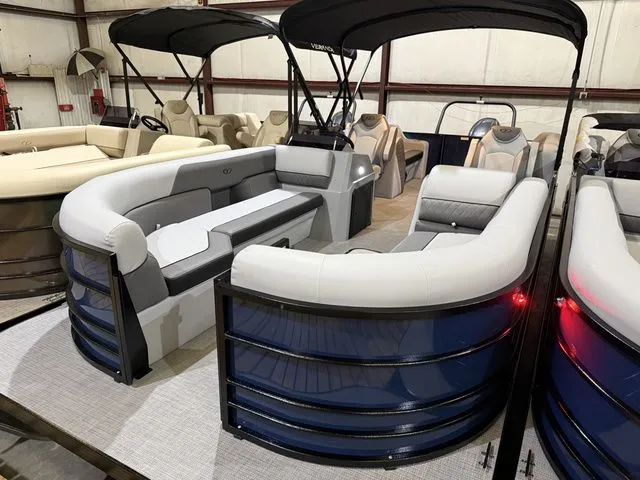 Slide: The Image of Veranda 22RC Vista View W/Yamaha 150 No Trailer 2026 - 4