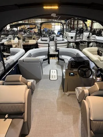 Slide: The Image of Veranda Vista View 22RC 2026 - 10