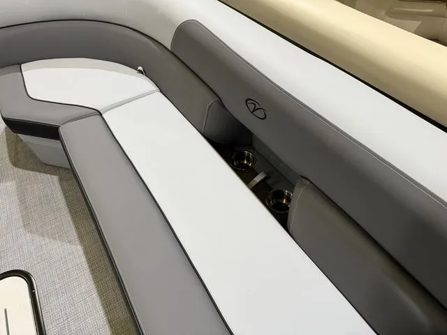 Slide: The Image of Veranda Vista View 22RC 2026 - 15