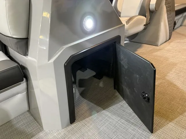 Slide: The Image of Veranda Vista View 22RC 2026 - 17