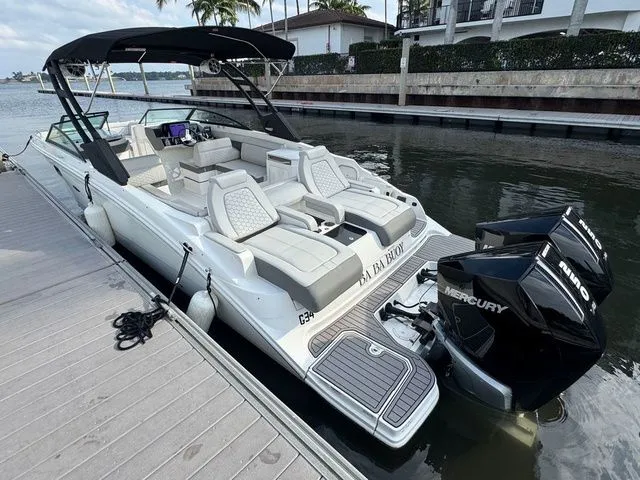 Slide: The Image of Sea Ray SDX 290 Outboard 2023 - 12