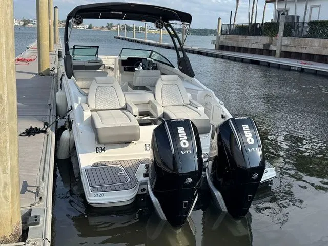 Slide: The Image of Sea Ray SDX 290 Outboard 2023 - 7